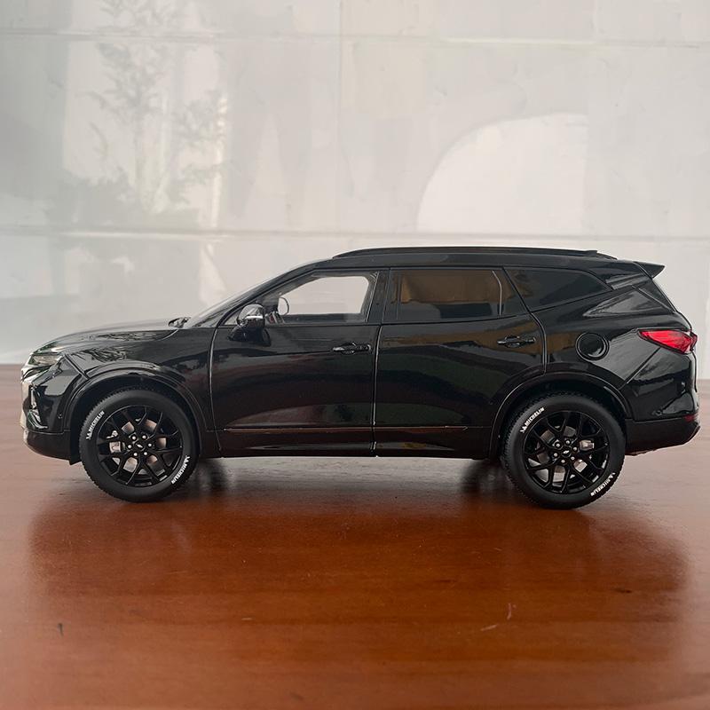 Dealer Edition Car Model,1:18 GM Chevrolet Blazer RS,Diecast Model for Collections,Display and Gift for Friend