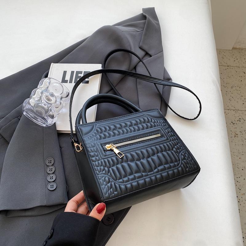 Trendy Korean Style Handbag 2023 Summer New Arrival Chic And Minimalist Black