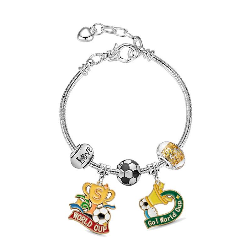 

Football-themed pendant adjustable bracelet, stylish and exquisite football World Cup commemorative gift