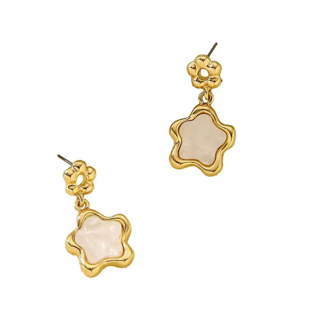 Retro Four-Leaf Clover Flower Pendant Earrings for Women - Stylish & Personalized Design