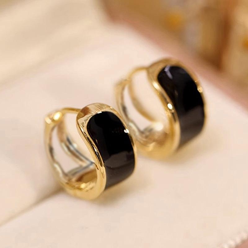 

Versatile European and American Minimalist Earrings with Oil Painting, Fashionable Fashion, High-end Personalized Accessories