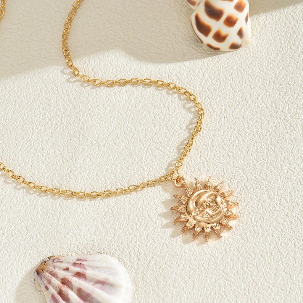 Retro Sunflower Niche Necklace, Ultra-long Portrait Pendant, Trendy Ladies Necklace