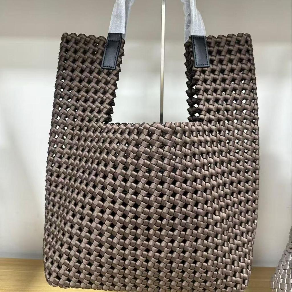 New Large Capacity Hand-Woven Pinwheel Knot Tote Bag with Niche Cutout Design for Mother and Child.