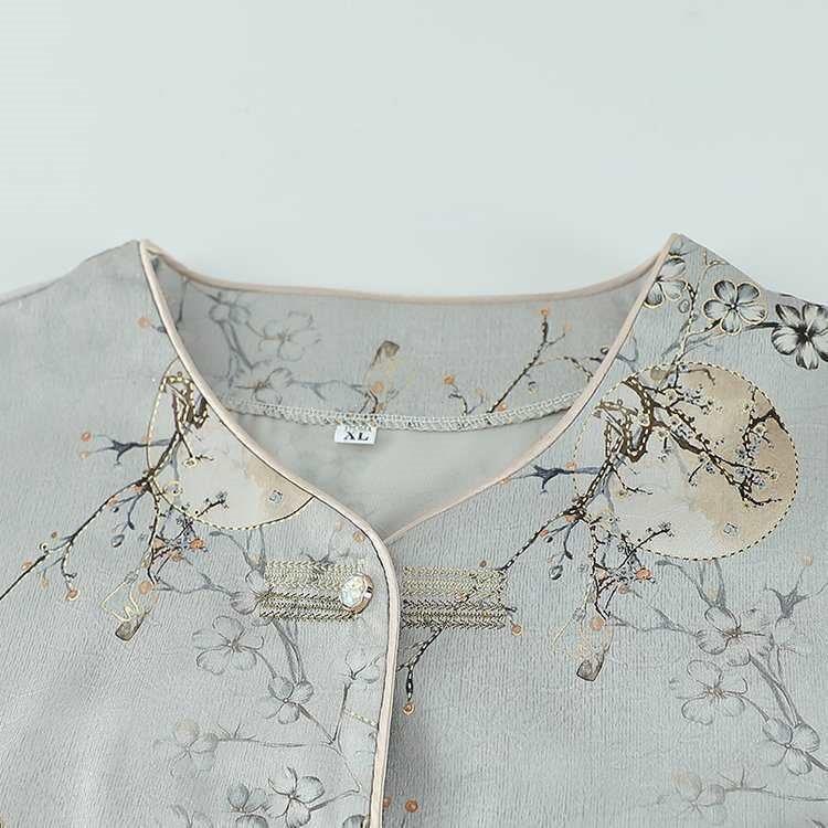 Stylish Chinese Summer Suit: Short-Sleeve Shirt for Middle-Aged & Elderly Women