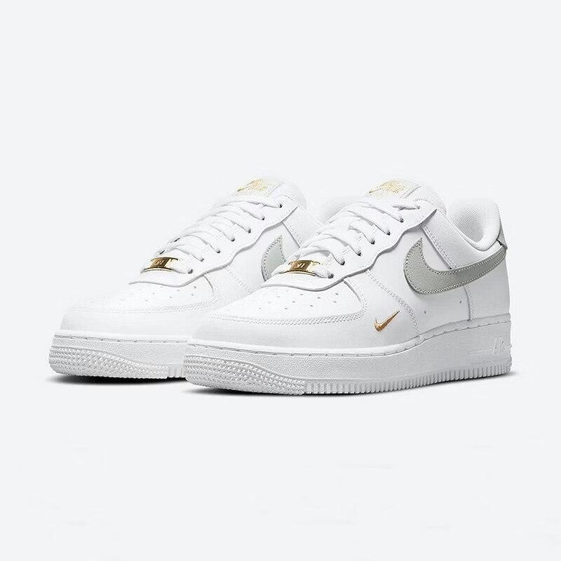 Nike WMNS Air Force 1 '07 ESS Casual Shoes