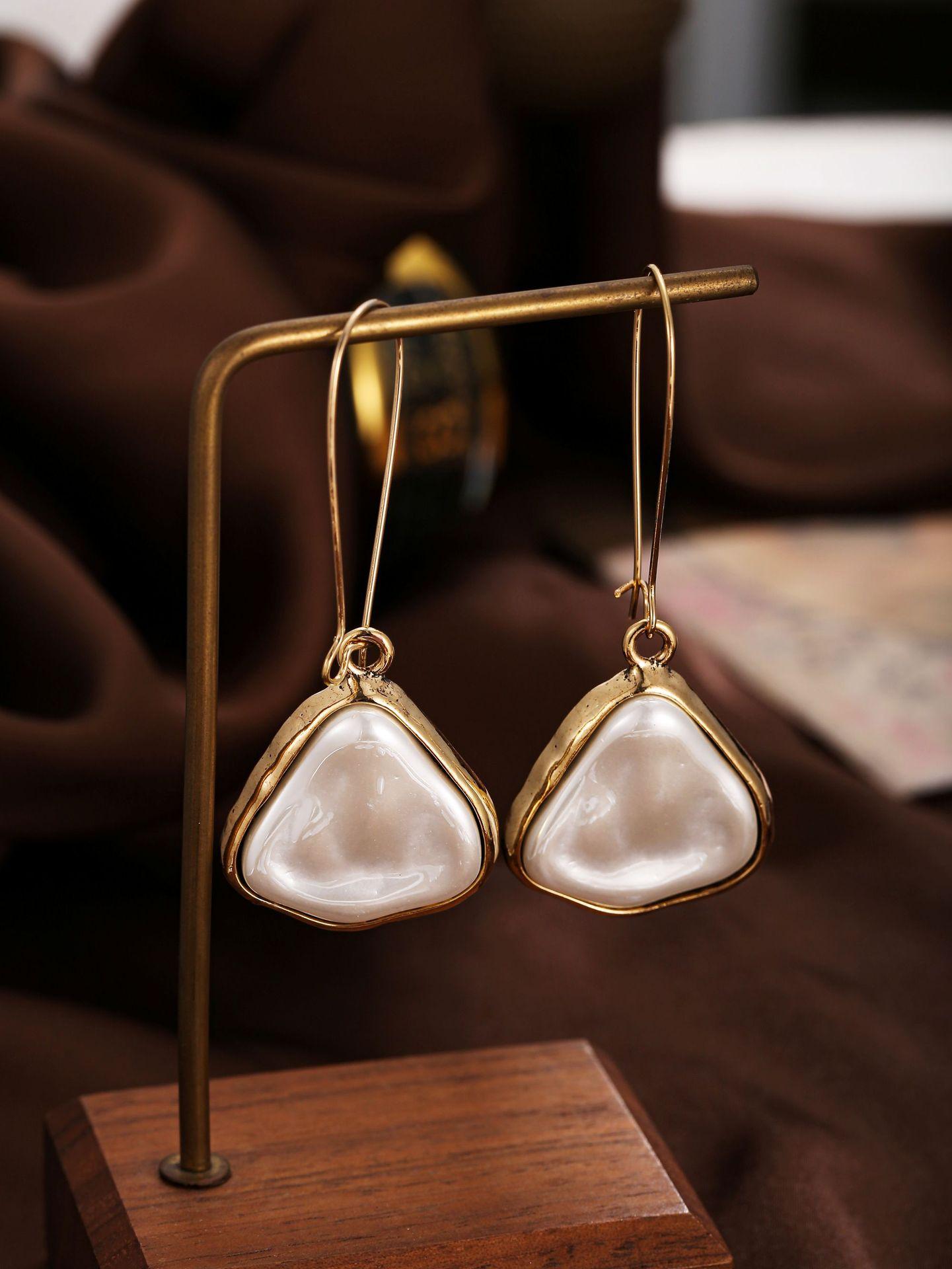 French Sponge Pearl Earrings Light Luxury High-End Retro Earrings Light Luxury High-End Earrings