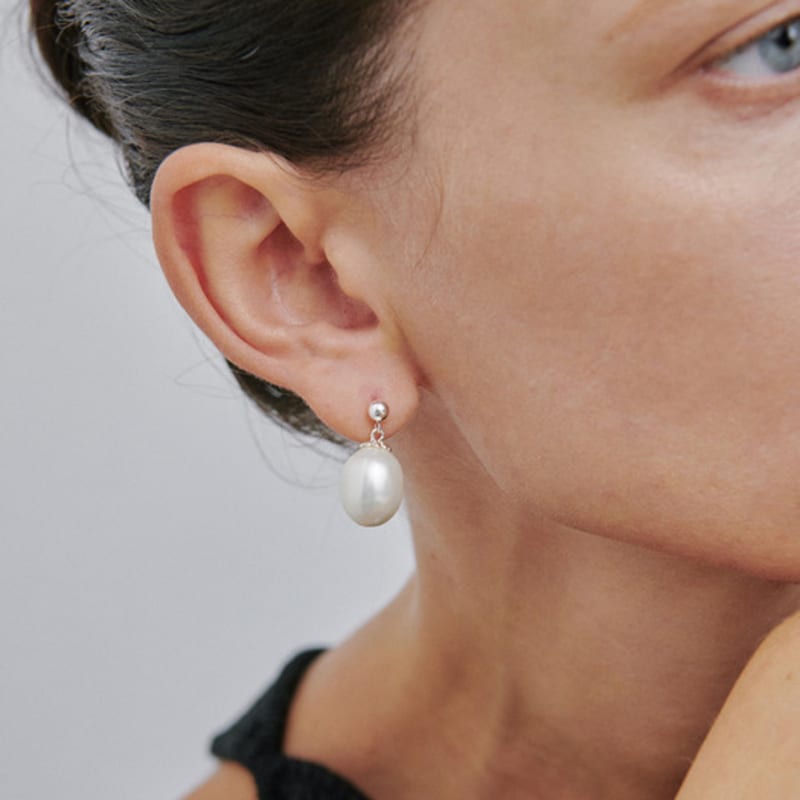 Etrive Olive Pearl Earrings