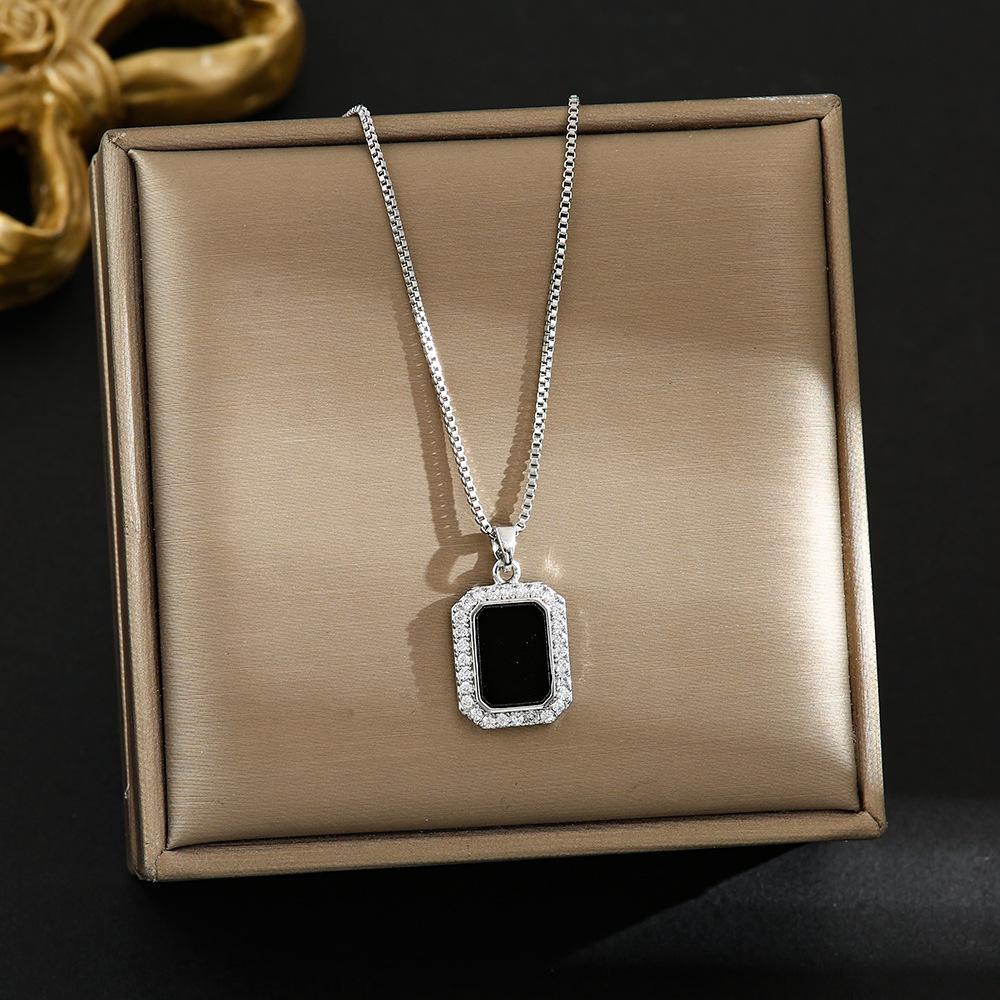 Elegant Korean Micro-Inlaid Titanium Necklace - Luxurious Women's Clavicle Chain, Non-Fading, Unique Minority Design.