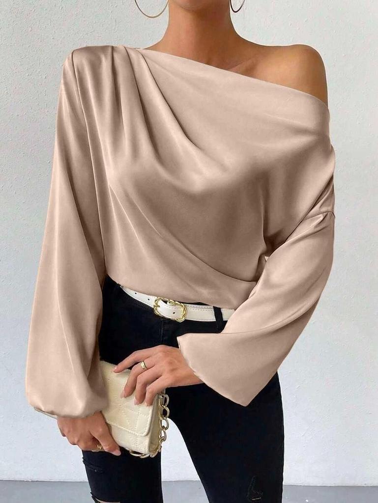 Top a maglia da donna in raso asimmetrico a maniche lunghe con design a spalla obliqua