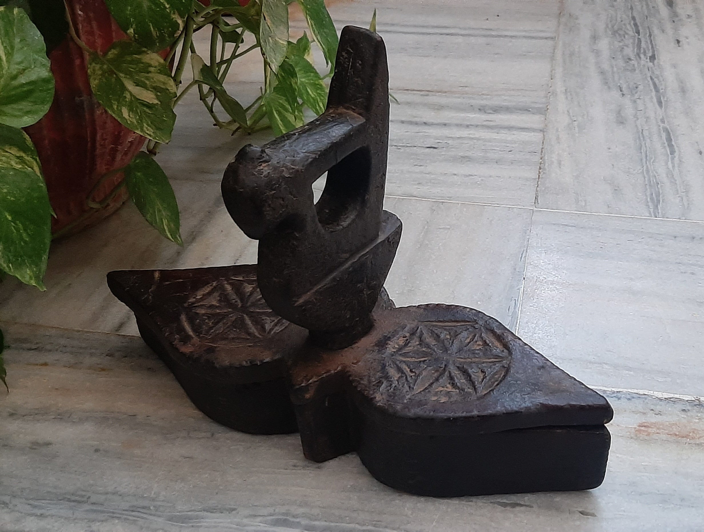

Old Wooden Bird Tikka Box: Handcrafted Indian Spice Box 16” X 8” X 24” (l x w x h) разноцветный