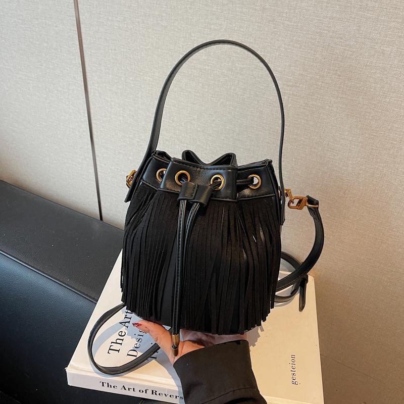

Suede Fringe Women Messenger Bags Tote Handbag Tassel Shoulder Handbags Fashion Soft with Drawstring Vintage Bucket Bag Crossbag