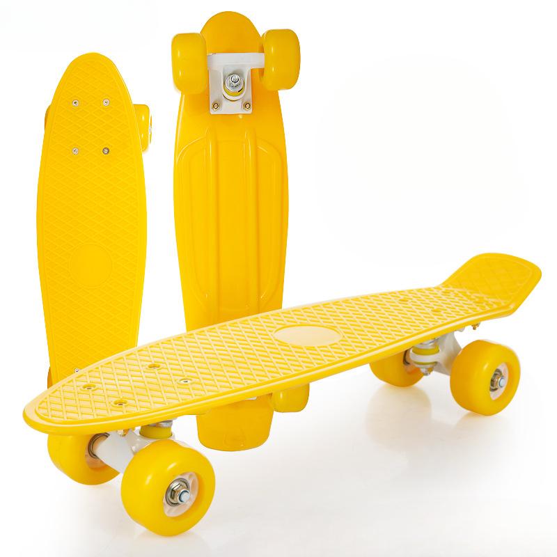 Neu Kunststoff Vier-Rad Fisch Skateboard Blinkende Rad Straße Einzigen Verzogen Skateboard