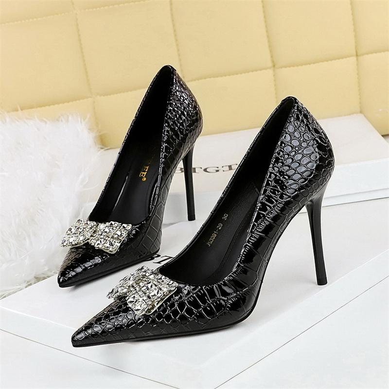 

Patent Leather Banquet High Heels Shallow Mouth Pointed Toe Rhinestone Bow Buckle Single Shoes Elegant Versatile Intellectual 34