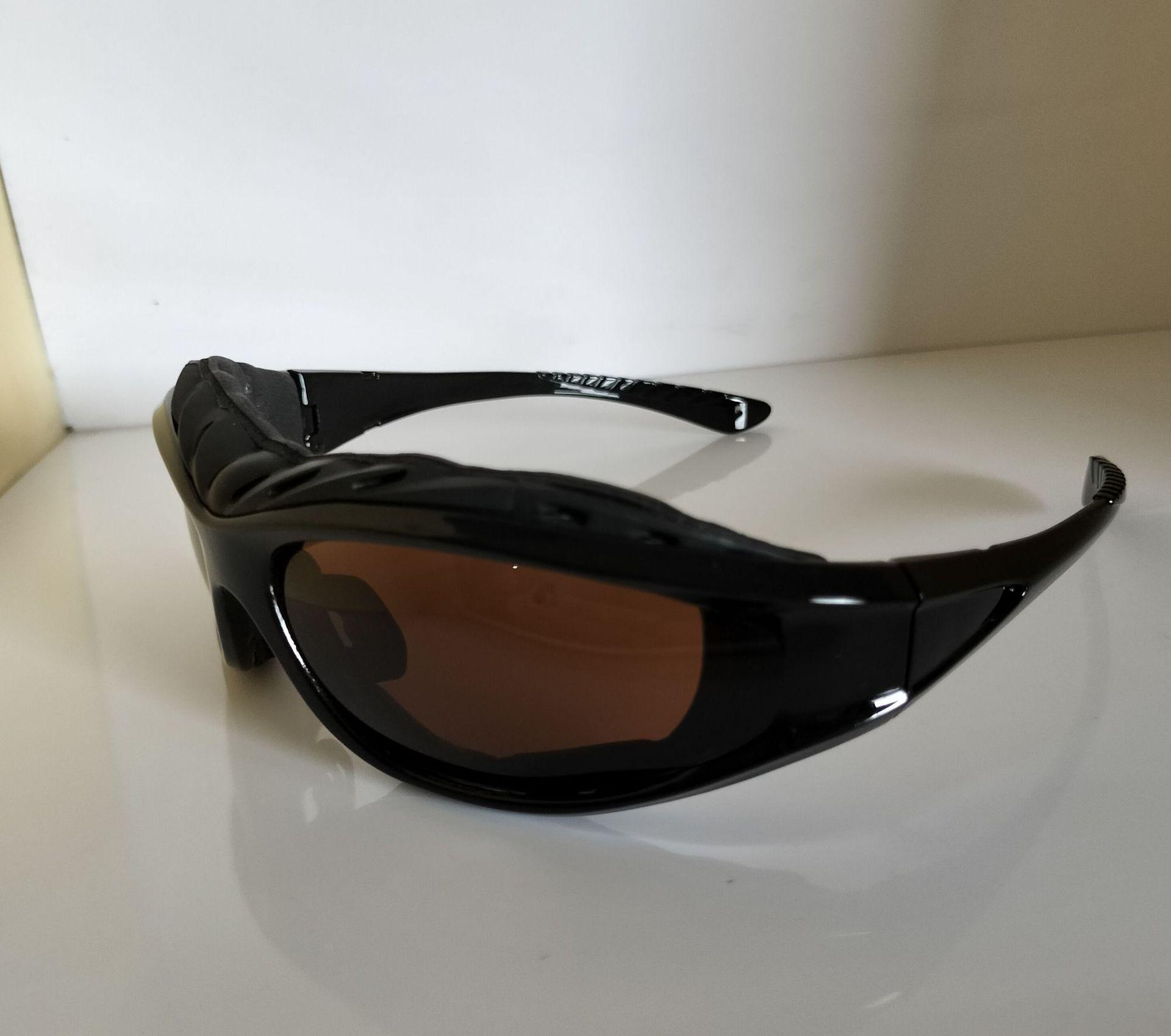 

Унисекс Ветрозащитные Фотохромные Очки для Велоспорта и Рыбалки с Поляризованными Антибликовыми Линзами