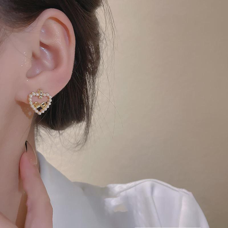 Pearl bow love stud earrings Korean fashion versatile earrings small exquisite light luxury earrings women