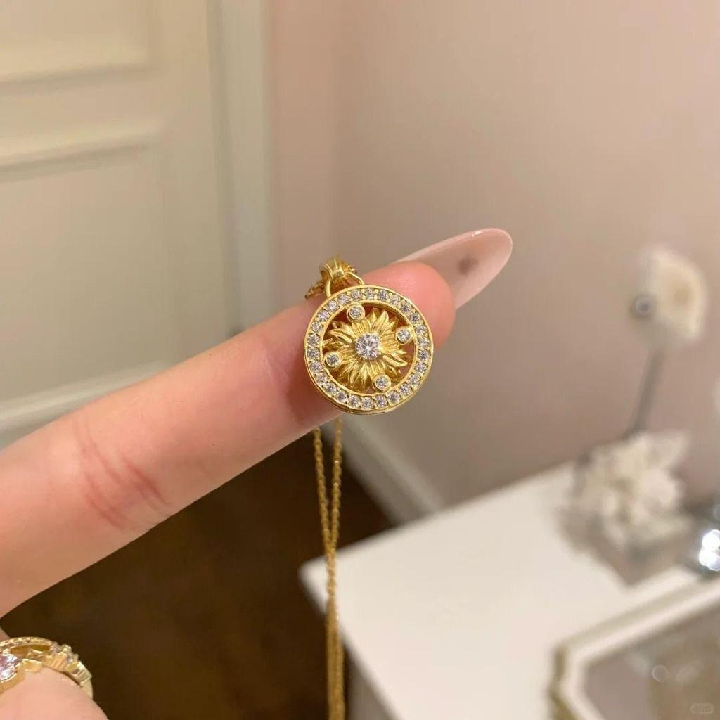 Golden Sunflower Starburst Compass Pendant Necklace - Women's Luxury Versatile Clavicle Chain