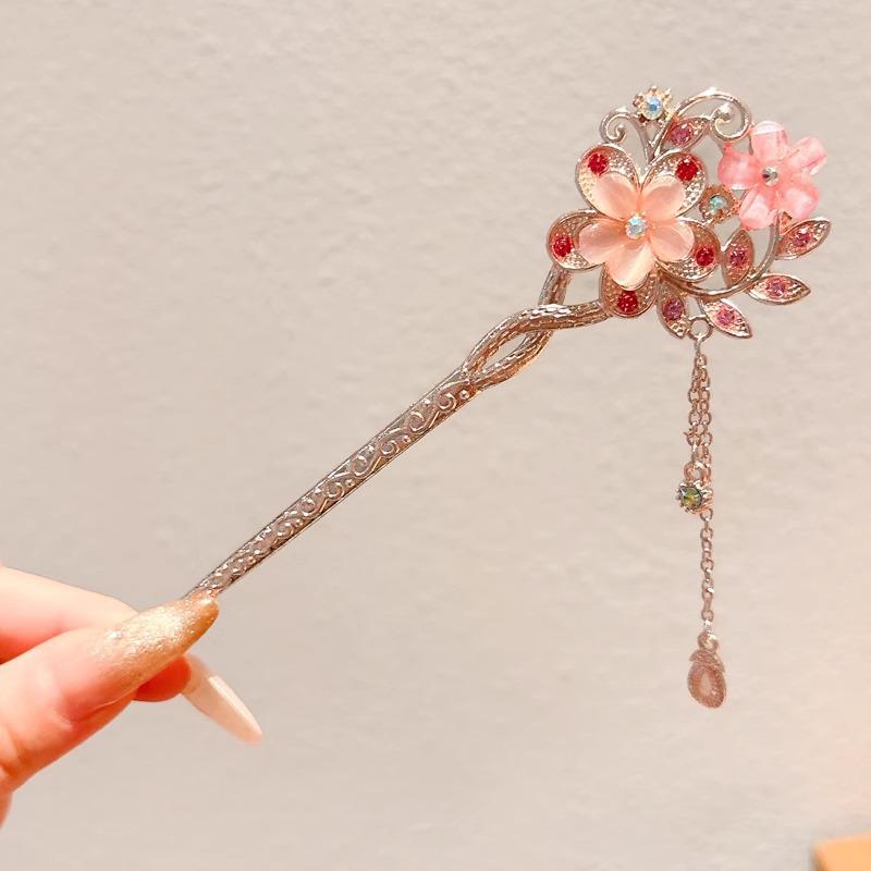 Elegant Retro Tassel Hairpin for Hanfu Updo - Women's Chinese Style Metal Hair Clip