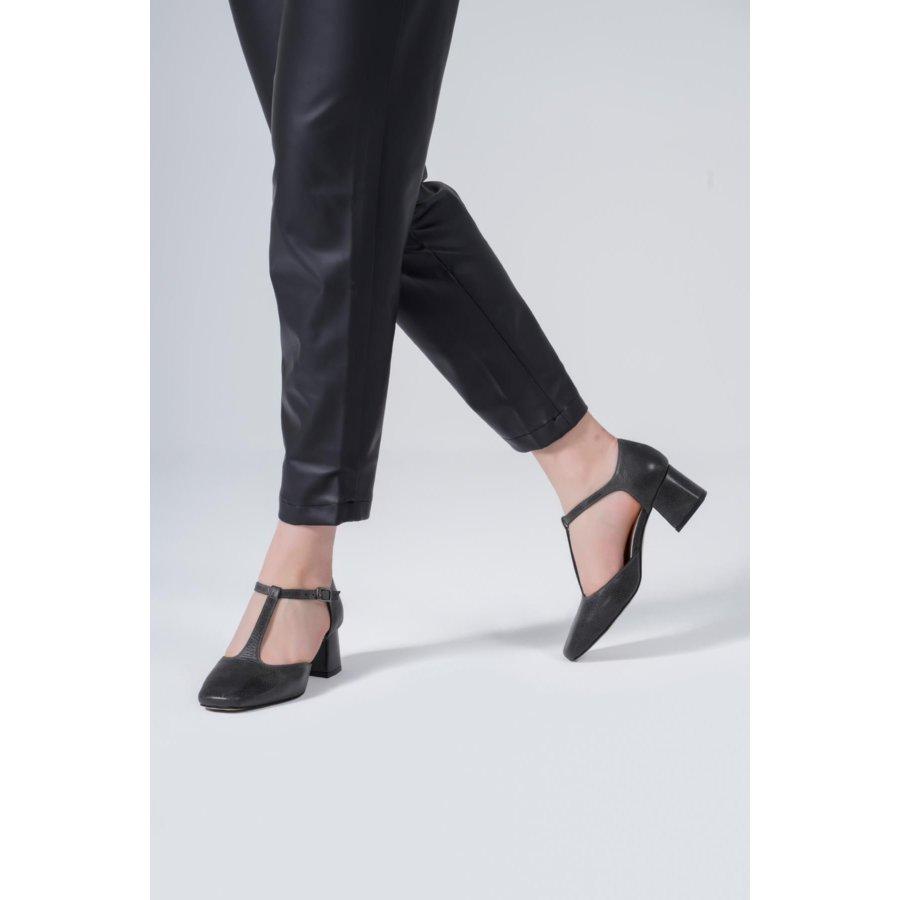 

Женские стильные туфли из натуральной кожи на толстом каблуке