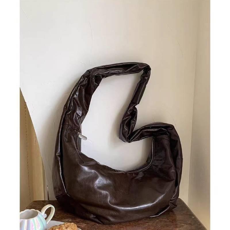 

Large Capacity Soft Leather Crossbody Bag For Daily Urban Style In Black And Brown