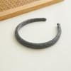 Narrow-edge Hairband with A Retro and Simple Design, Made of Fabric, Suitable for All Occasions and A High-crown Headband Hair Accessory for The Head.
