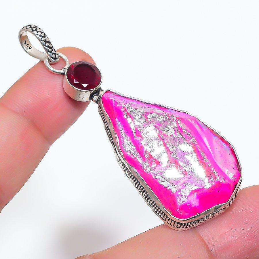 

Подвеска из серебра 925 пробы с натуральным кристаллом титана и гранатом 2,60 дюйма n3q84