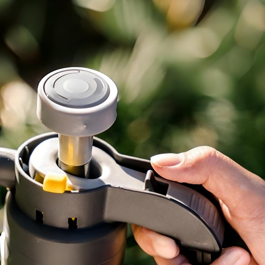 Pressure-type spray bottle - for watering flowers, disinfection and cleaning, car washing, gardening - high-pressure sprayer