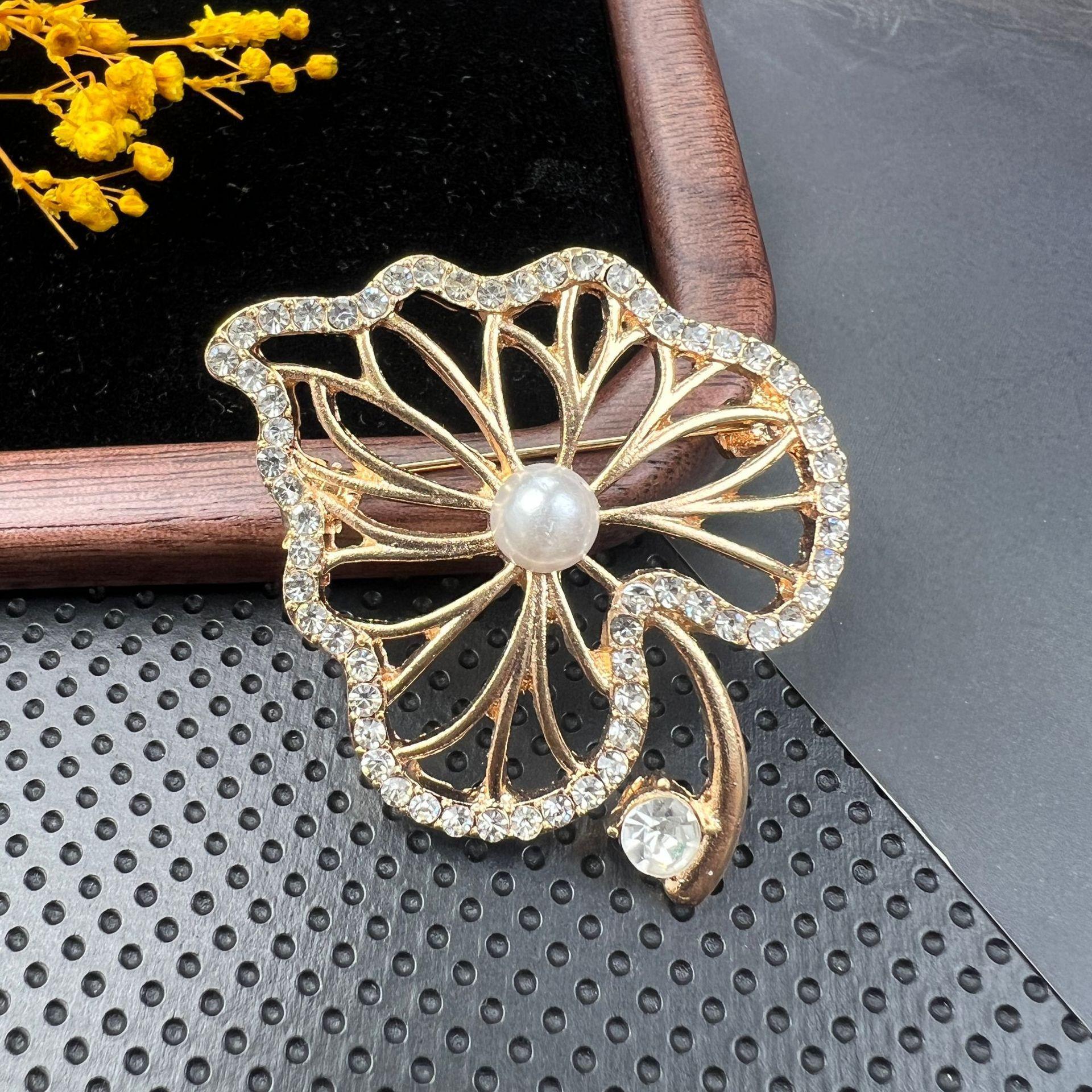 

Ретро брошь с кристаллами-бриллиантами, с булавкой от оголения и металлической пряжкой для аксессуаров для одежды