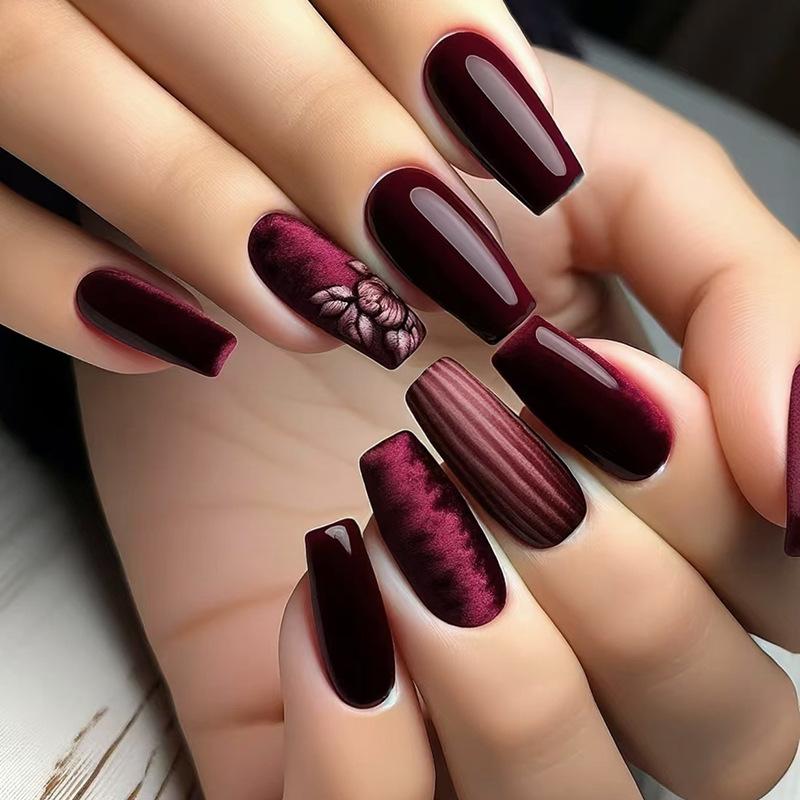 24PCS Gothic False Nails Dark Red Vine Pattern Medium Coffin Press On Nail Sticker Sweet Cool Glossy French Fake Nail Spice Girl