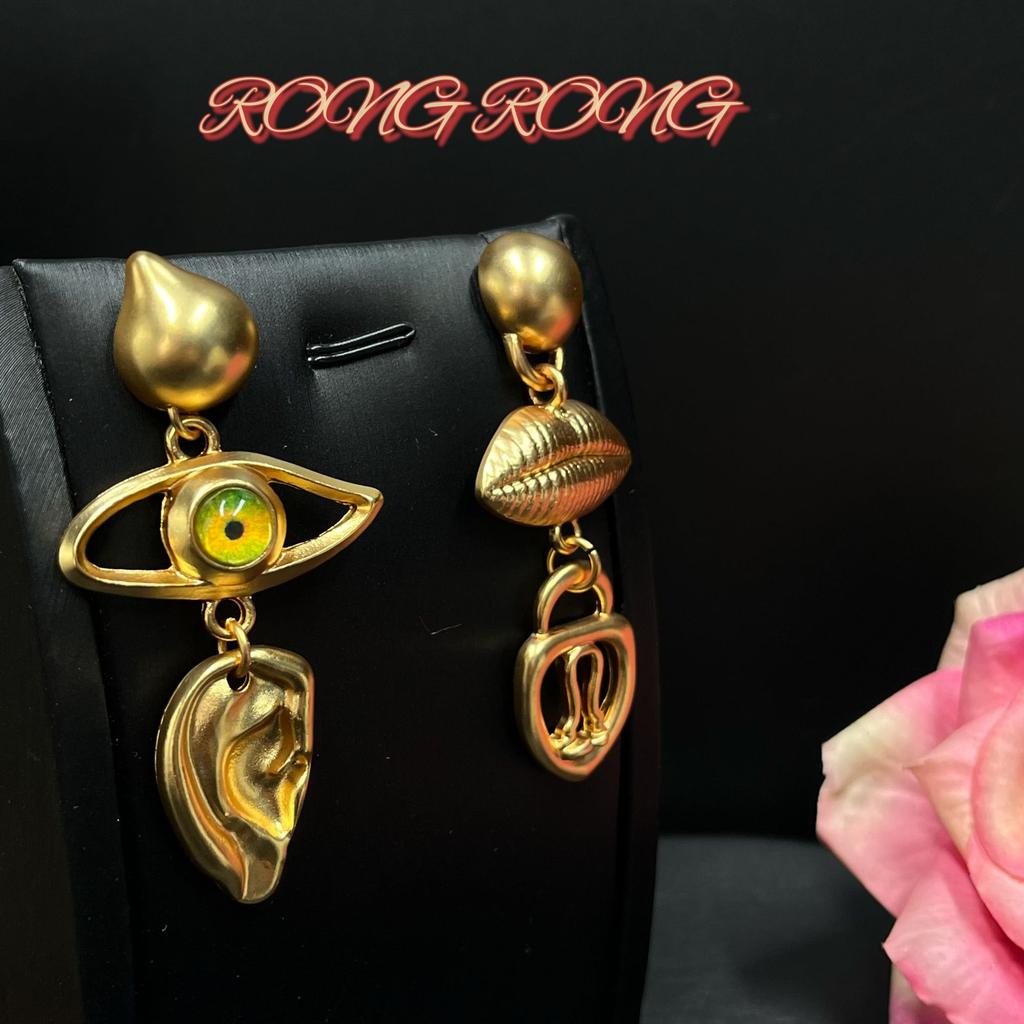 European, American and Western Xiapa, devil's eye, ears, mouth, facial features, expression asymmetry, earrings, medieval vintage earrings