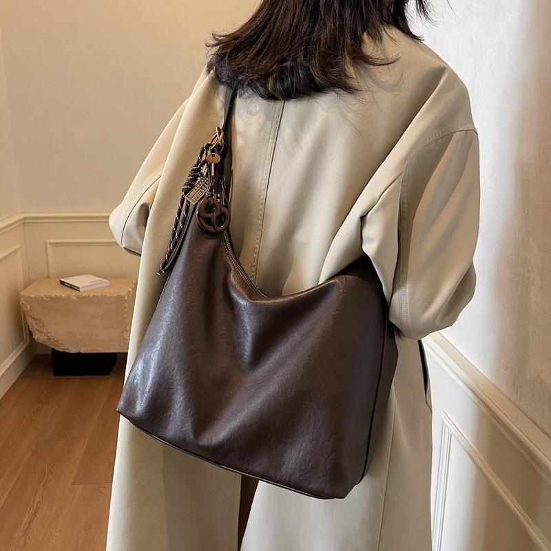 Large-capacity Simple Bag Women's Autumn and Winter New Trendy Fashion High-end Shoulder Bag Casual Commuter Bag