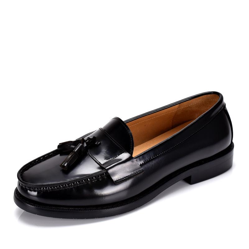 Herren-Loafer im britischen Stil mit Quasten: Modische Slipper aus Lackleder für Business Casual und formelle Anlässe