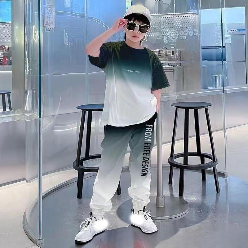 Letní Oblečení pro Dospívající Chlapce Ležérní Outfit Dětská Gradientní Tepláková Souprava Dětské Tričko + Kalhoty se Stahováním u Kotníků