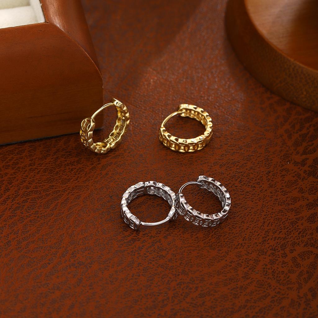 Retro Simple And Exquisite Coin Hollow Ear Buckles, Light Luxury Niche Metal Wind Geometric Temperament Fashionable Earrings