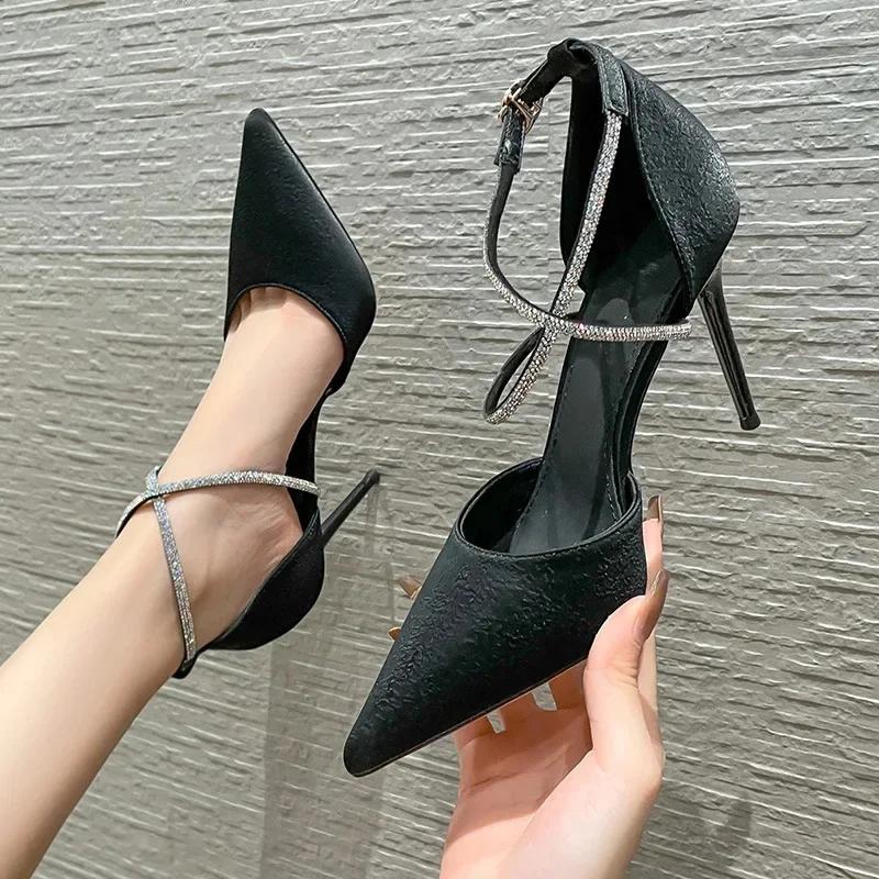 

Женские туфли на высоком каблуке во французском стиле Новые весенне-осенние универсальные туфли в сказочном женском стиле с полым каблуком и одинарным верхом Женские 42