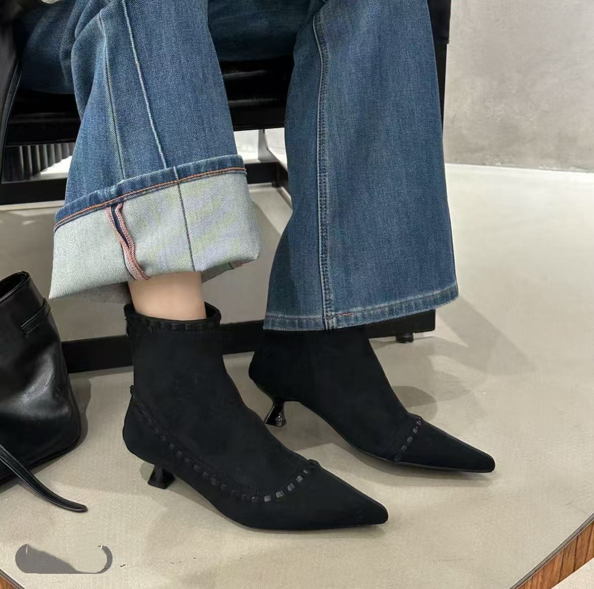 

2025 осень новые популярные туфли на тонком каблуке с острым носком женские модные с французским шиком темпераментные универсальные ретро ботильоны с квадратным носком 35 чёрный