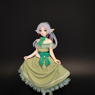 Frieren Anime PVC Figur Frieren Nach dem Ende der Reise Elfenmädchen Formelles Kleid Sammlerstatue Schreibtischdekoration Geschenk für Anime-Fans