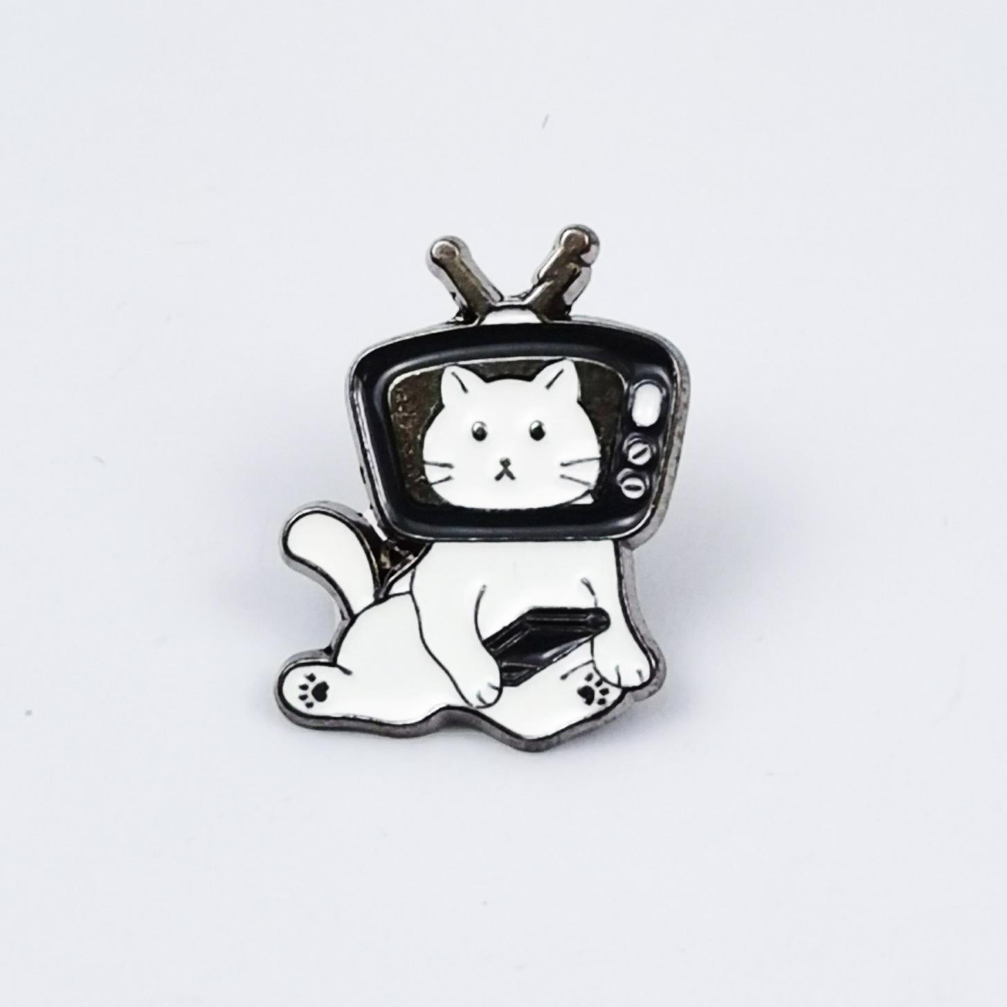 Cartoon Polar Bear and Panda Animal Brooch - TV-Shaped Metal Badge Accessory
