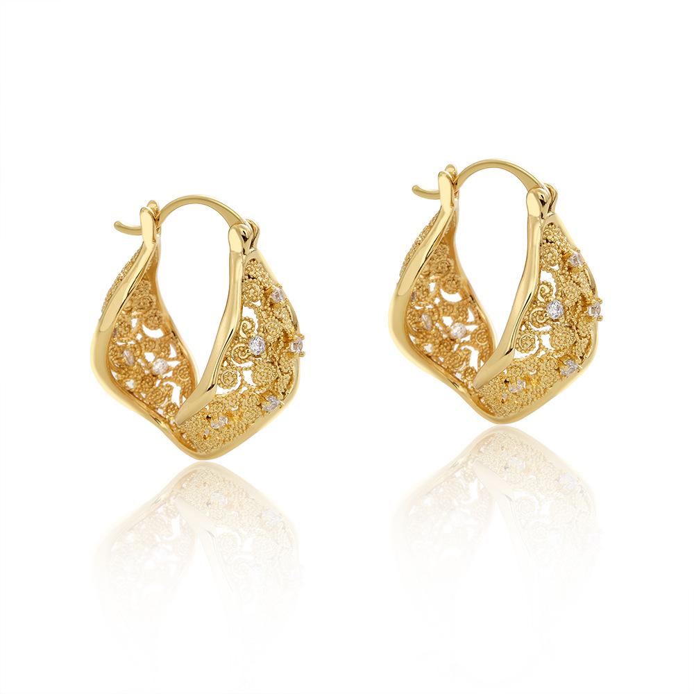Vintage Twisted U-Shape Filigree Hoop Earrings Light Luxury Zircon Ear Buckles for Women