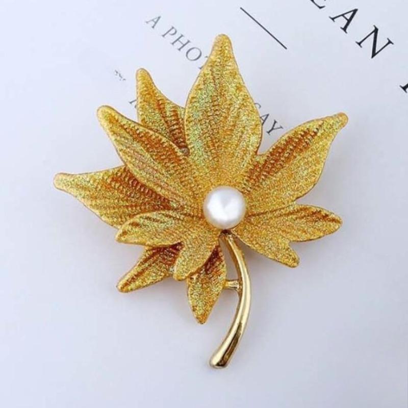Fashion Colorful Crystal Maple Leaf Brooches Pin with Fake Pearl Women Badges Lapel Pin Suit Clothes Decor