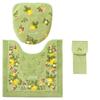 3-teiliges Toilettenmatten-Set (Grün, Hergestellt in Japan) - Enthält Toilettenmatte, Mehrzweck-Deckelbezug und Toilettenpapierhalter-Abdeckung (Oka Provence Grün) - Antibakteriell
