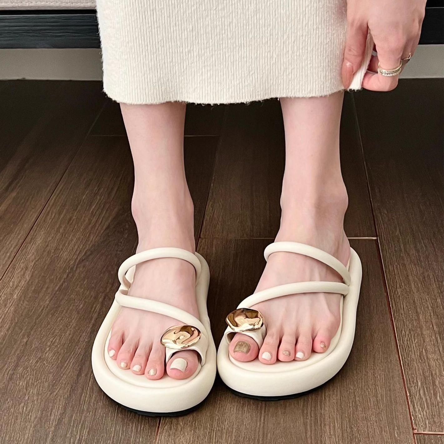 

Outside Woman Slippers Flat Sandals on Beach Shoes for Women 2025 Trend New Collection Summer Sale Korea Style Slides Promotion 40-41