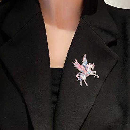 Flying Horse Brooch Zinc Alloy Enamel Horse Lapel Pin Sweater Cardigan Coat