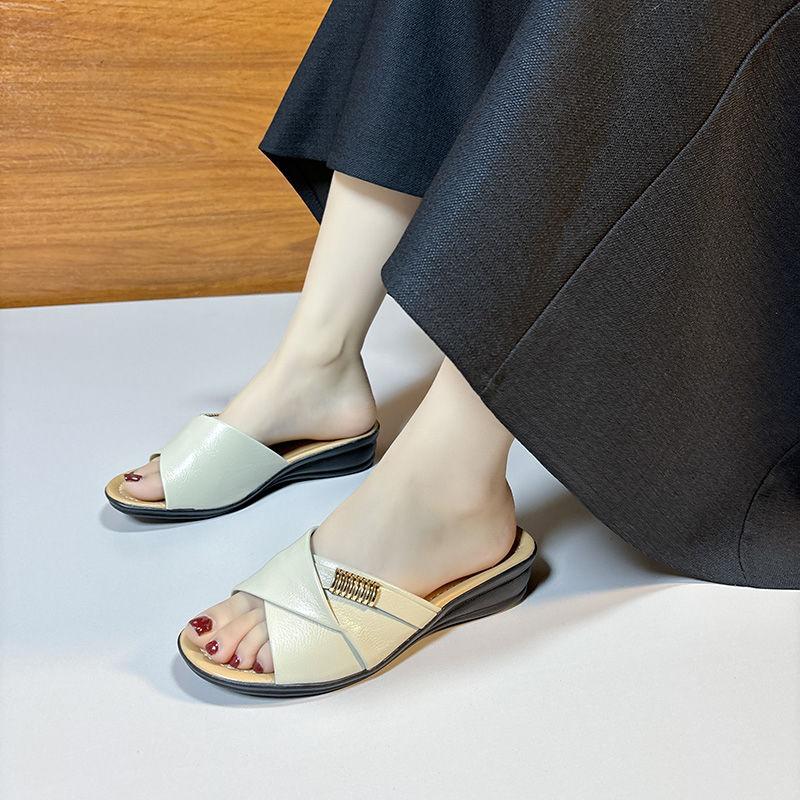 Summer Outdoor Wear New Slippers Comfortable Women's Sandals Large Size Anti Slip Flat Bottom