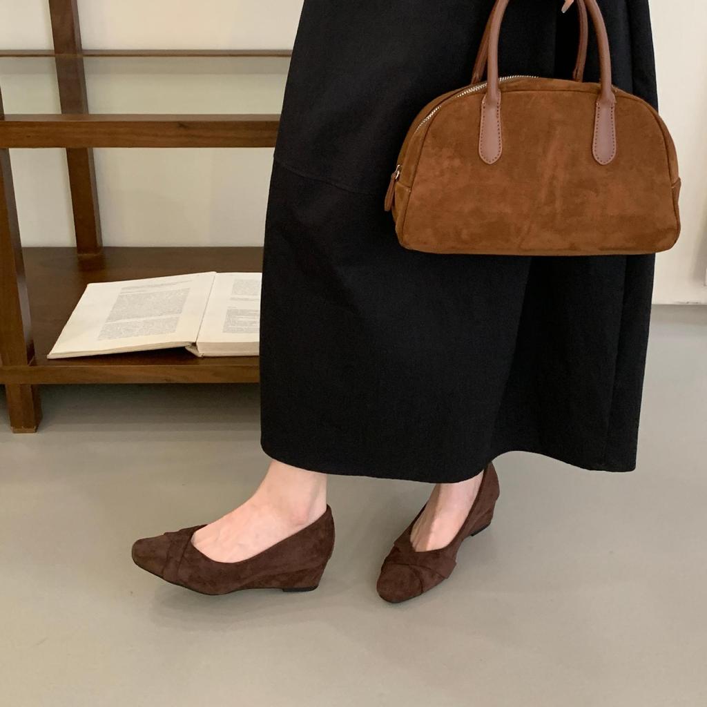 Temperament suede square head shallow mouth bevel heel single shoes women's shoes 2025 new Korean version versatile red evening fairy shoes