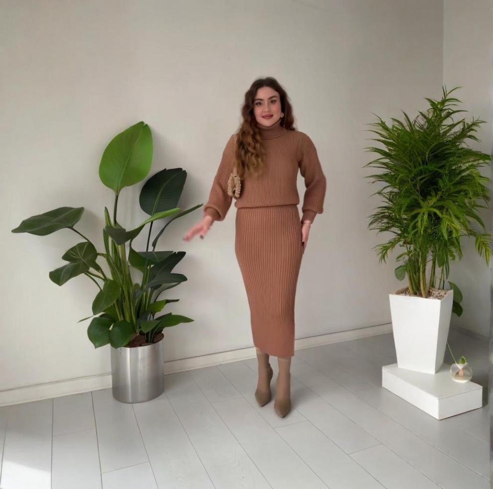 2025 A/W Solid Color High Neck Pullover & Slit Skirt Set