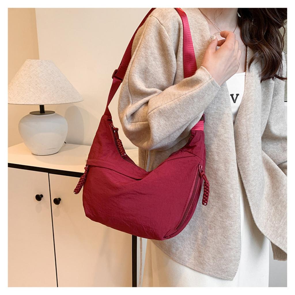 Torba tote o dużej pojemności, Lekka nylonowa torba crossbody z regulowanym paskiem i wieloma zapinanymi na zamek przegródkami