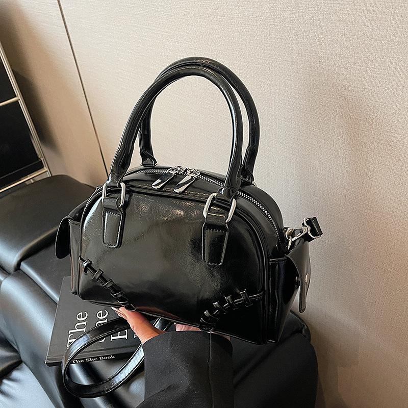 Premium Handbag Female Popular New Work Commuter Pillow Bag Niche Shoulder Messenger Bag