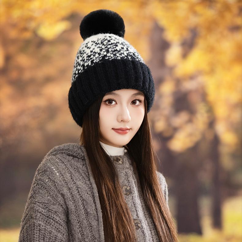Women's Fashion Velvet Thermal Hat Women's Autumn and Winter Cute Hairball Cold Warm Christmas Hat Casual Wool Hat