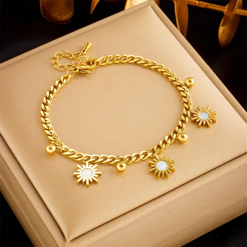 

Gold Sunburst Charm Cuban Link Bracelet for Women золотой