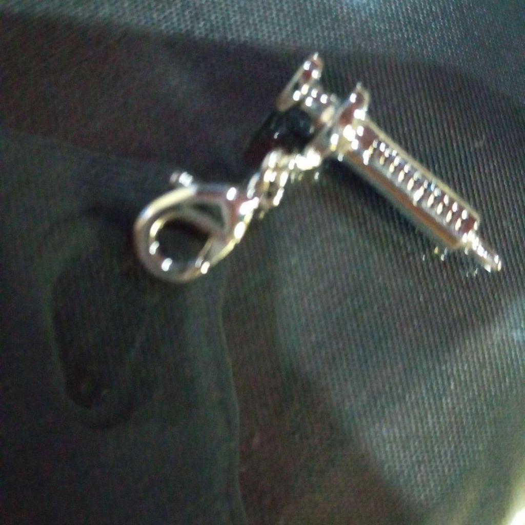 Used Q-pot Syringe-shaped silver charm approx. 2.3cm